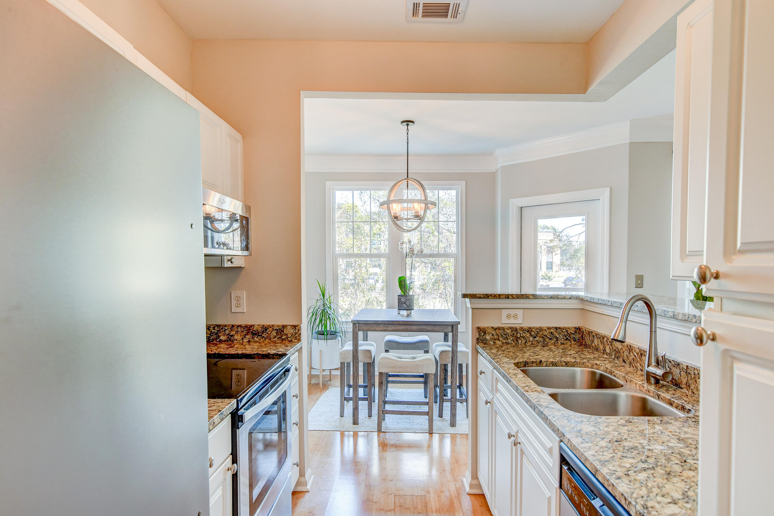 2223 Chatelain Way Mount Pleasant, SC 29464 - Photo 11 of 23 20