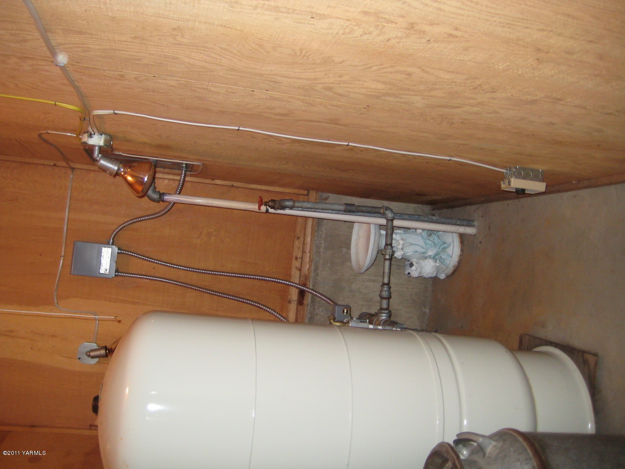 4572 Lombard Loop Road Zillah, WA 98953 - Photo 12 of 33 a view of a room with racks on the wall