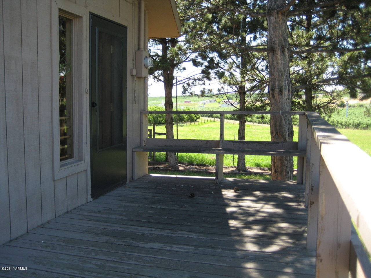 4572 Lombard Loop Road Zillah, WA 98953 - Photo 22 of 33 a view of two chairs in a balcony