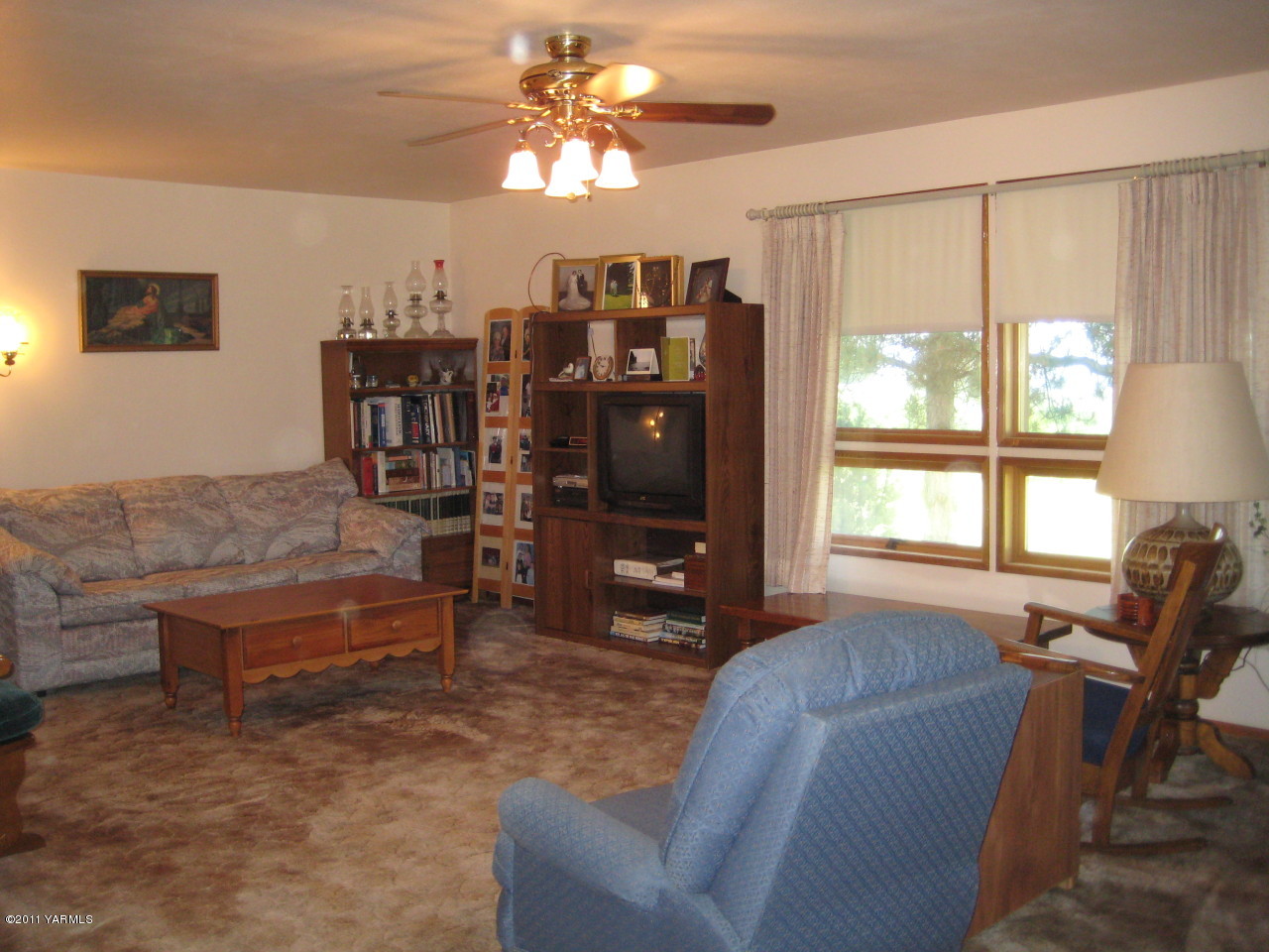 4572 Lombard Loop Road Zillah, WA 98953 - Photo 27 of 33 a living room with furniture and wooden floor
