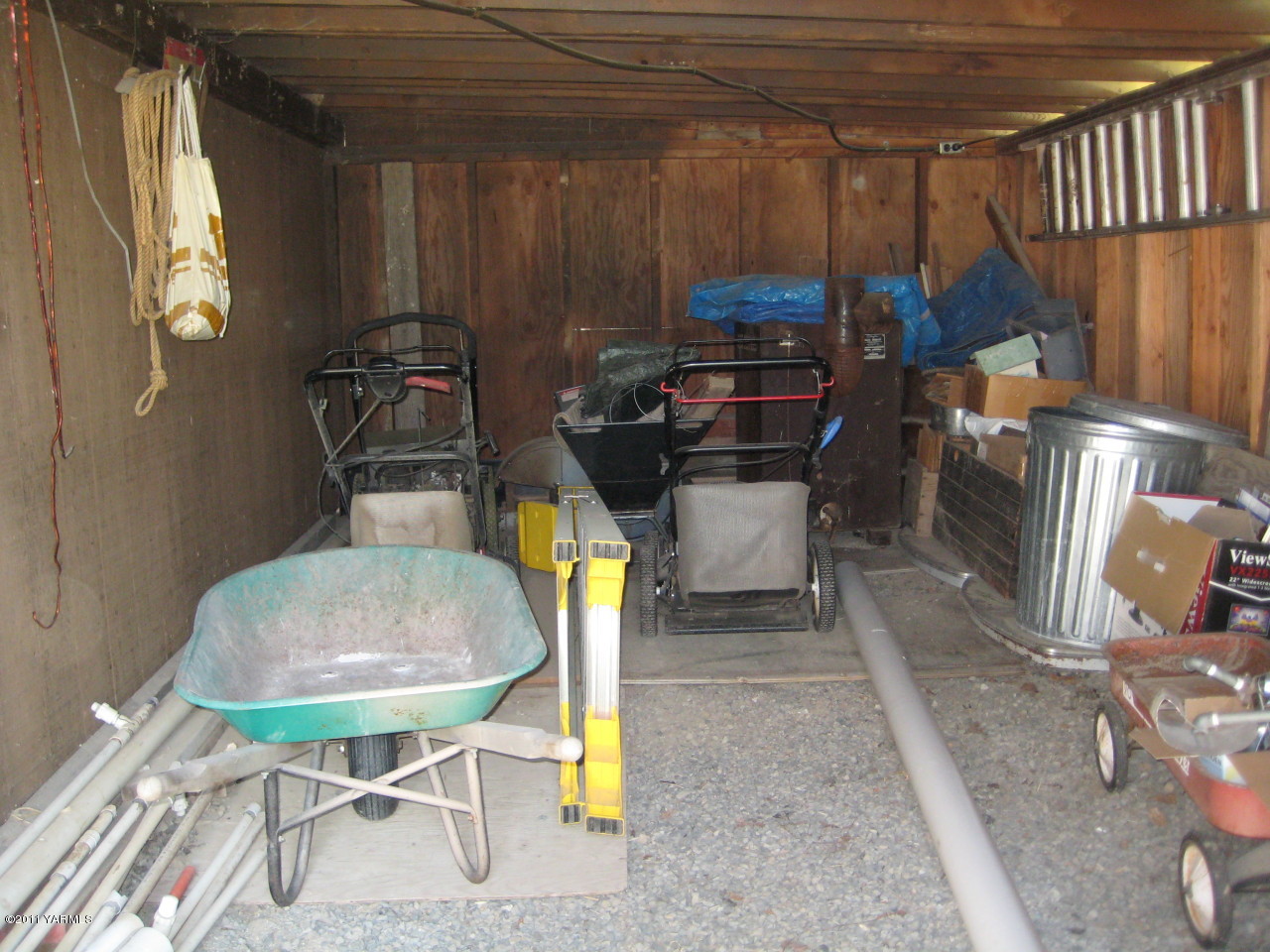 4572 Lombard Loop Road Zillah, WA 98953 - Photo 28 of 33 a view of a room that has a table and chairs in it