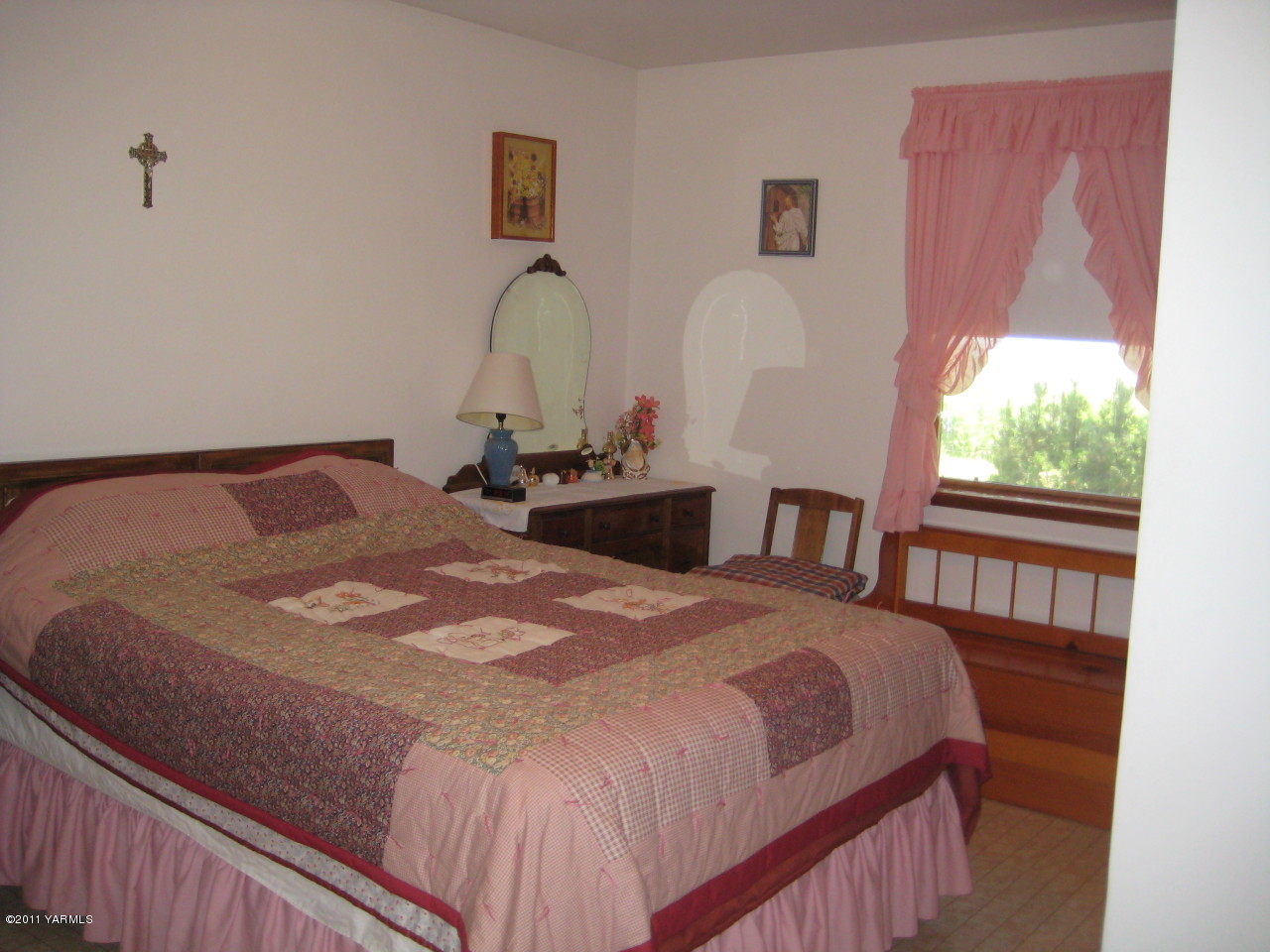 4572 Lombard Loop Road Zillah, WA 98953 - Photo 31 of 33 a bed sitting in a bedroom next to a window