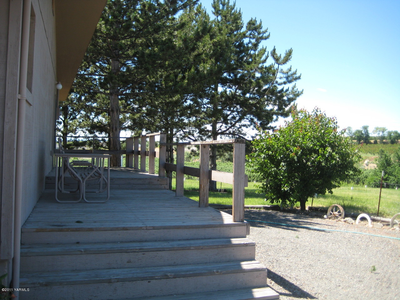 4572 Lombard Loop Road Zillah, WA 98953 - Photo 7 of 33 a view of outdoor space with seating