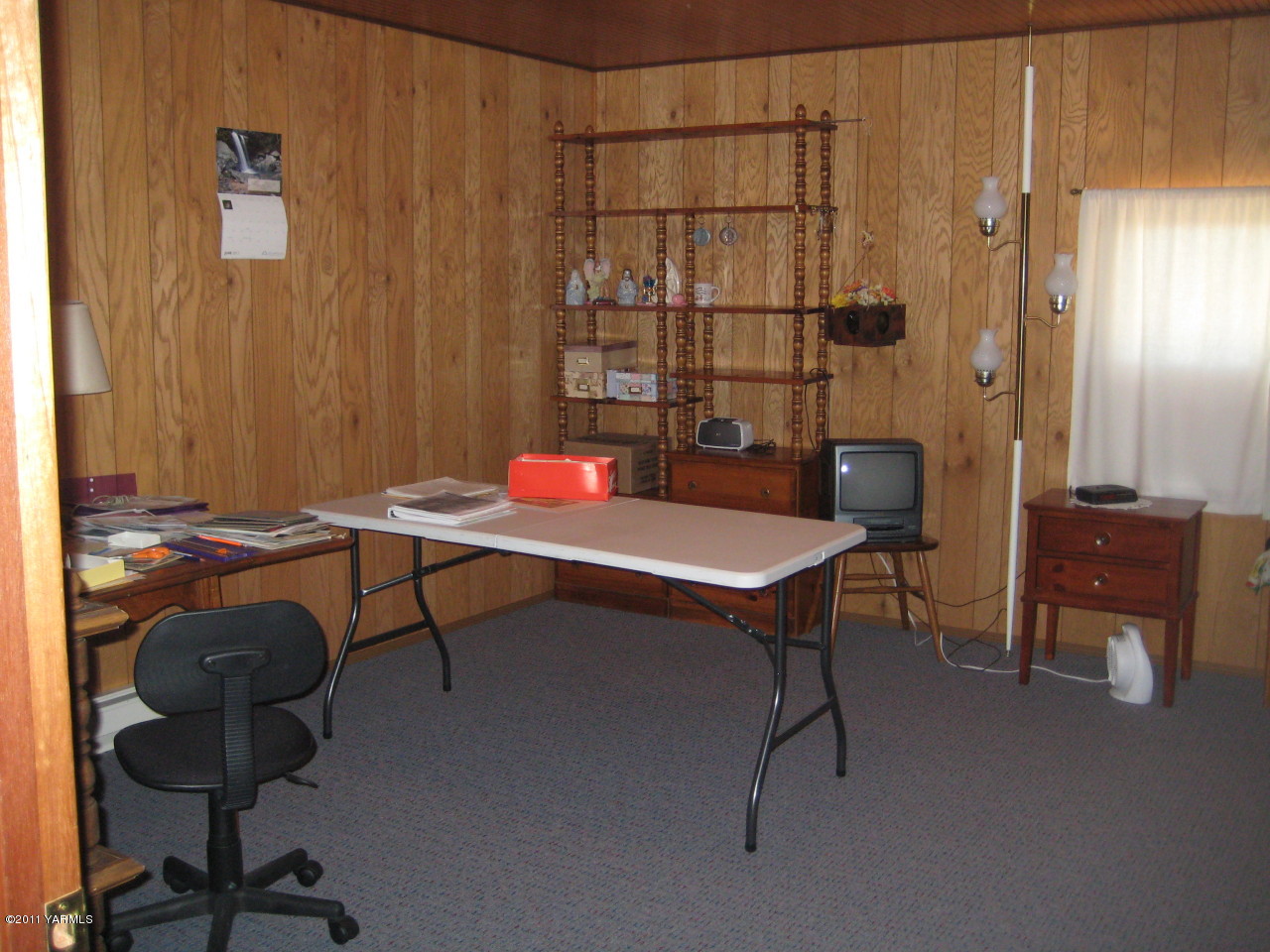 4572 Lombard Loop Road Zillah, WA 98953 - Photo 10 of 33 a view of a workspace with furniture