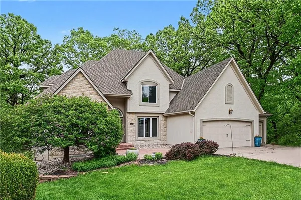 $725,000 | 5529 Sleepy Hollow, Parkville, MO 64152