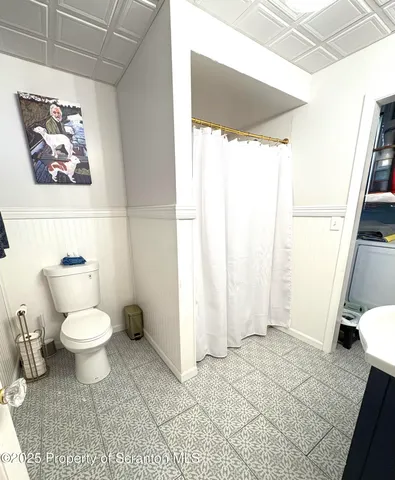 a bathroom with a toilet and a shower