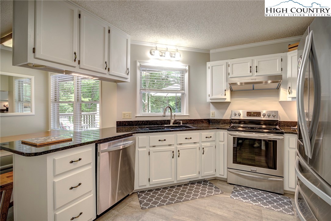 409 Blueberry Lane Boone, NC 28607 - Photo 10 of 35 Gallery Image 10
