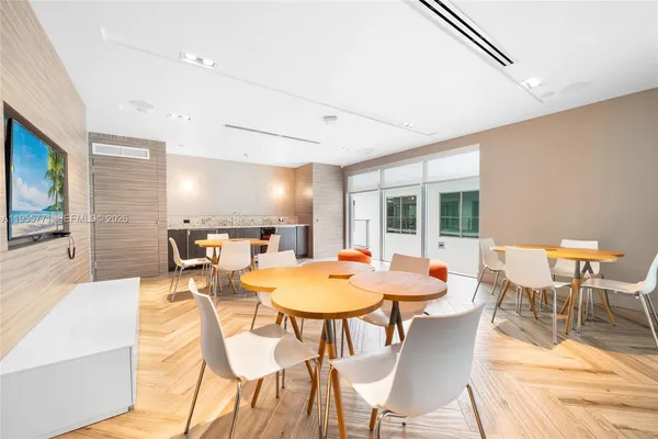 $800,000 | 1600 Southwest 1st Avenue, Unit 707, Miami, FL 33129