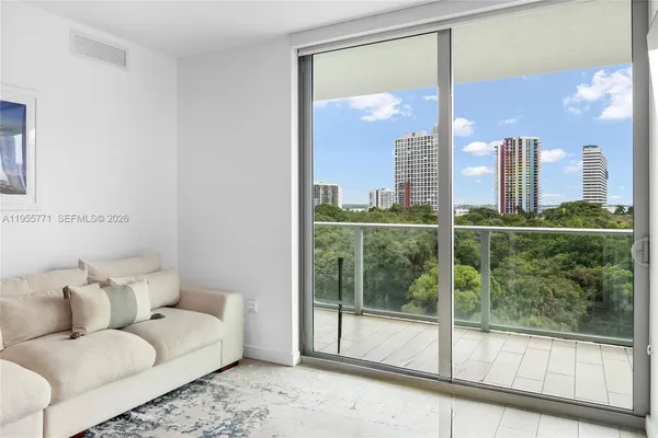 $800,000 | 1600 Southwest 1st Avenue, Unit 707, Miami, FL 33129