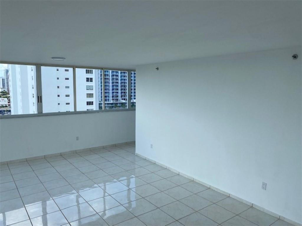 6422 Collins Avenue, Unit 1003 Miami, FL 33141 - Photo 3 of 22 Photo 3