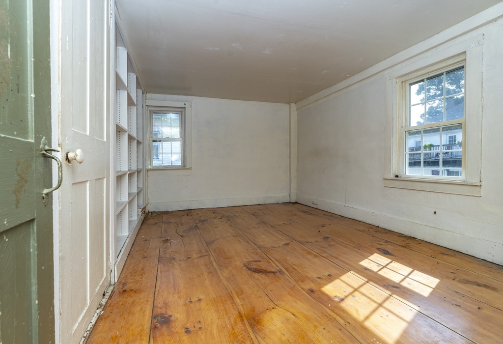 6 Spring Street Amesbury, MA 01913 - Photo 21 of 33