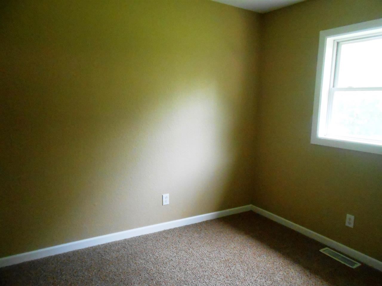 4214 Sheridan Road Pekin, IL 61554 - Photo 8 of 12 Gallery Image 8