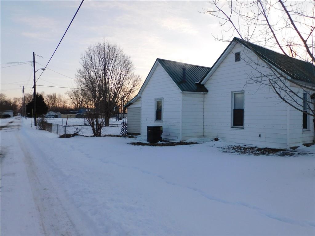 67 Central Street Rosedale, IN 47874 - Photo 3 of 10