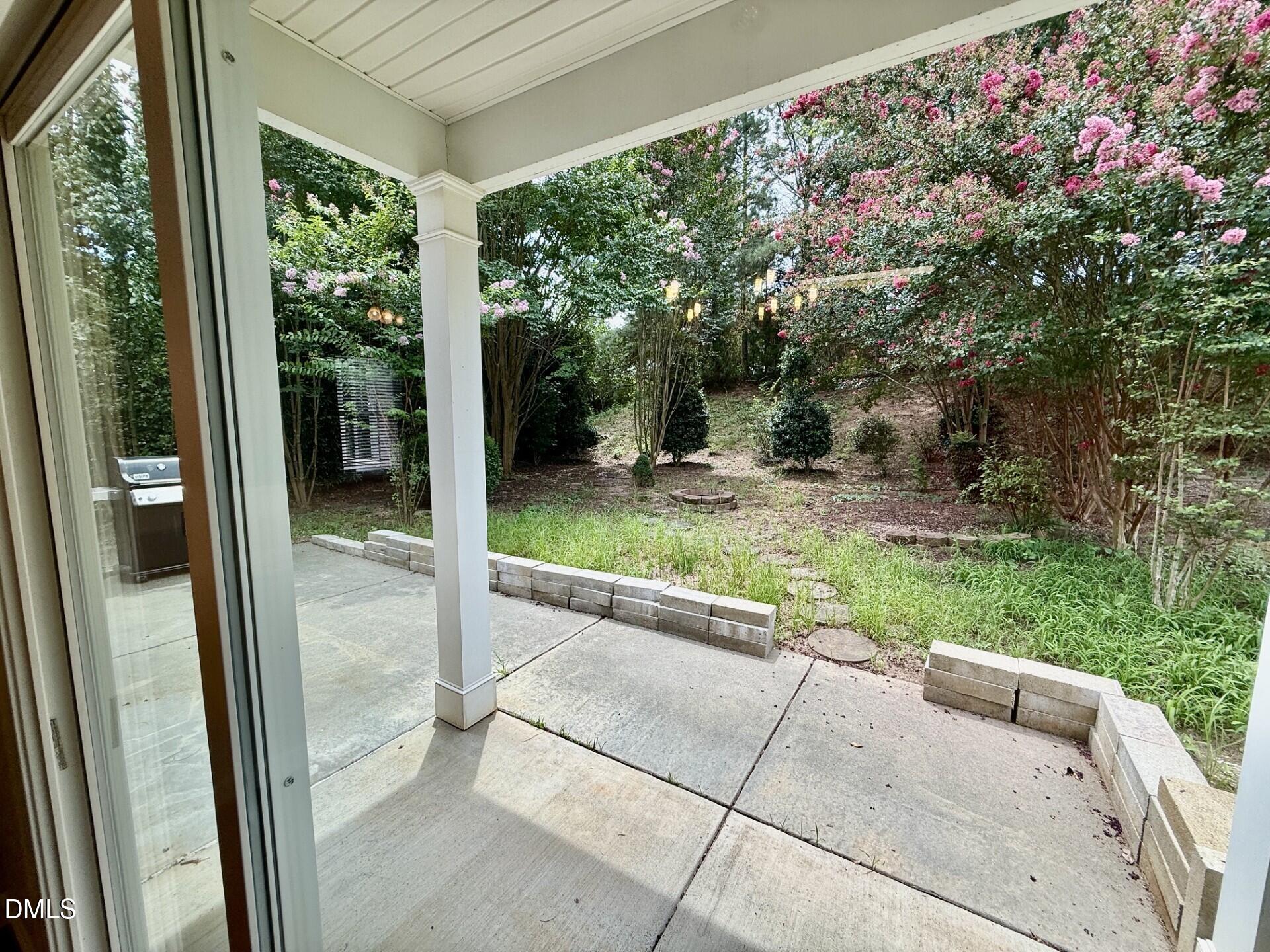 3837 full deck with back yard view