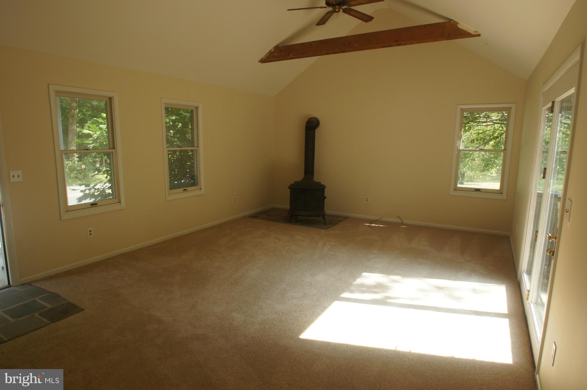 114 Magnolia Road Joppa, MD 21085 - Photo 9 of 29 Living Room
