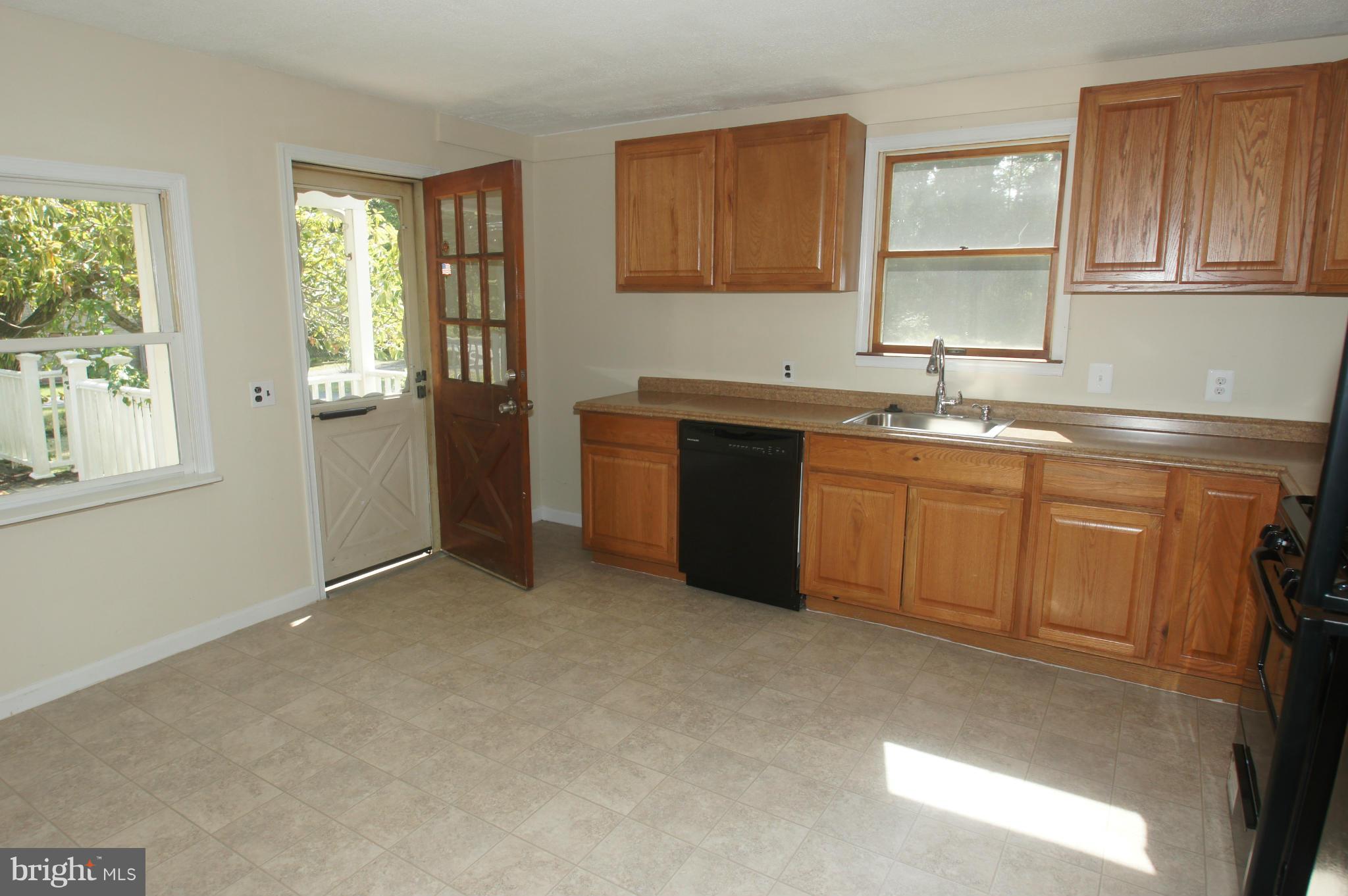 114 Magnolia Road Joppa, MD 21085 - Photo 10 of 29 Kitchen