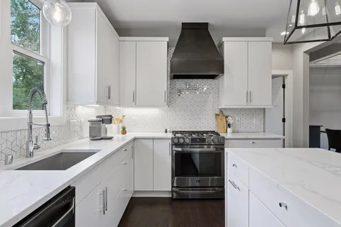 $900,000 | 3520 Meadow Lane, Minnetonka, MN 55345