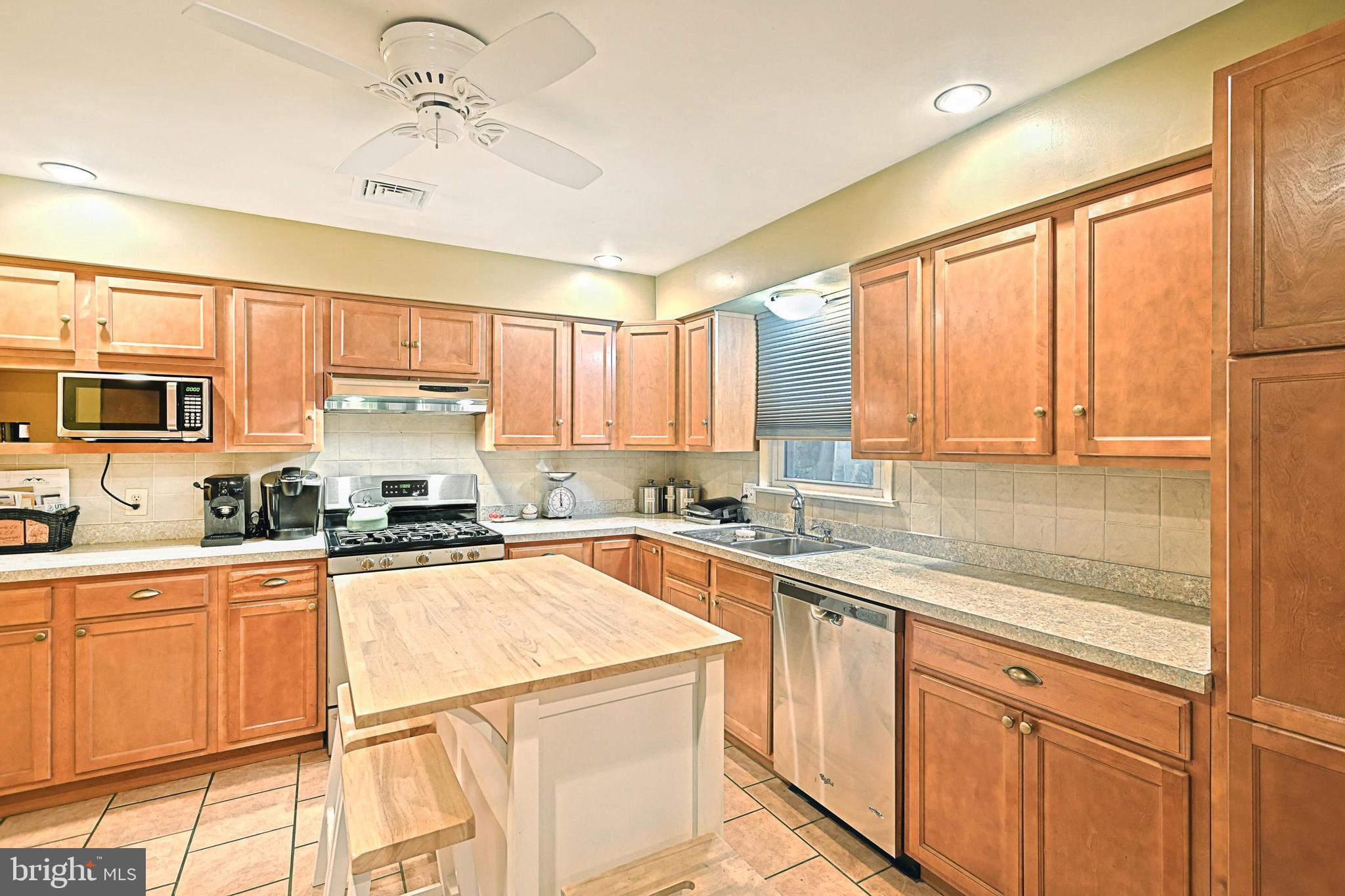 3370 Edenbridge Road York, PA 17402 - Photo 12 of 29 Gallery Image 12