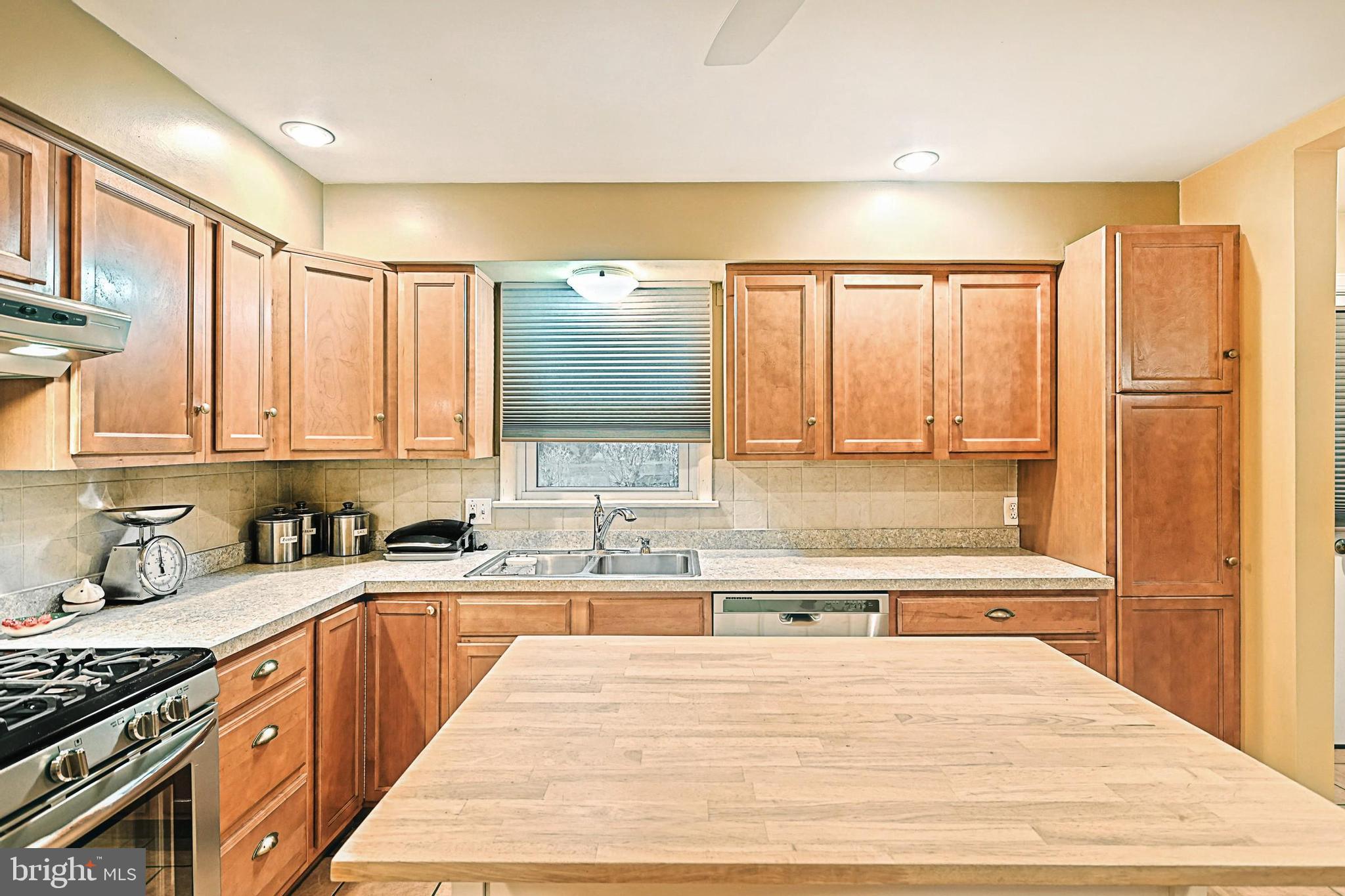 3370 Edenbridge Road York, PA 17402 - Photo 13 of 29 Gallery Image 13