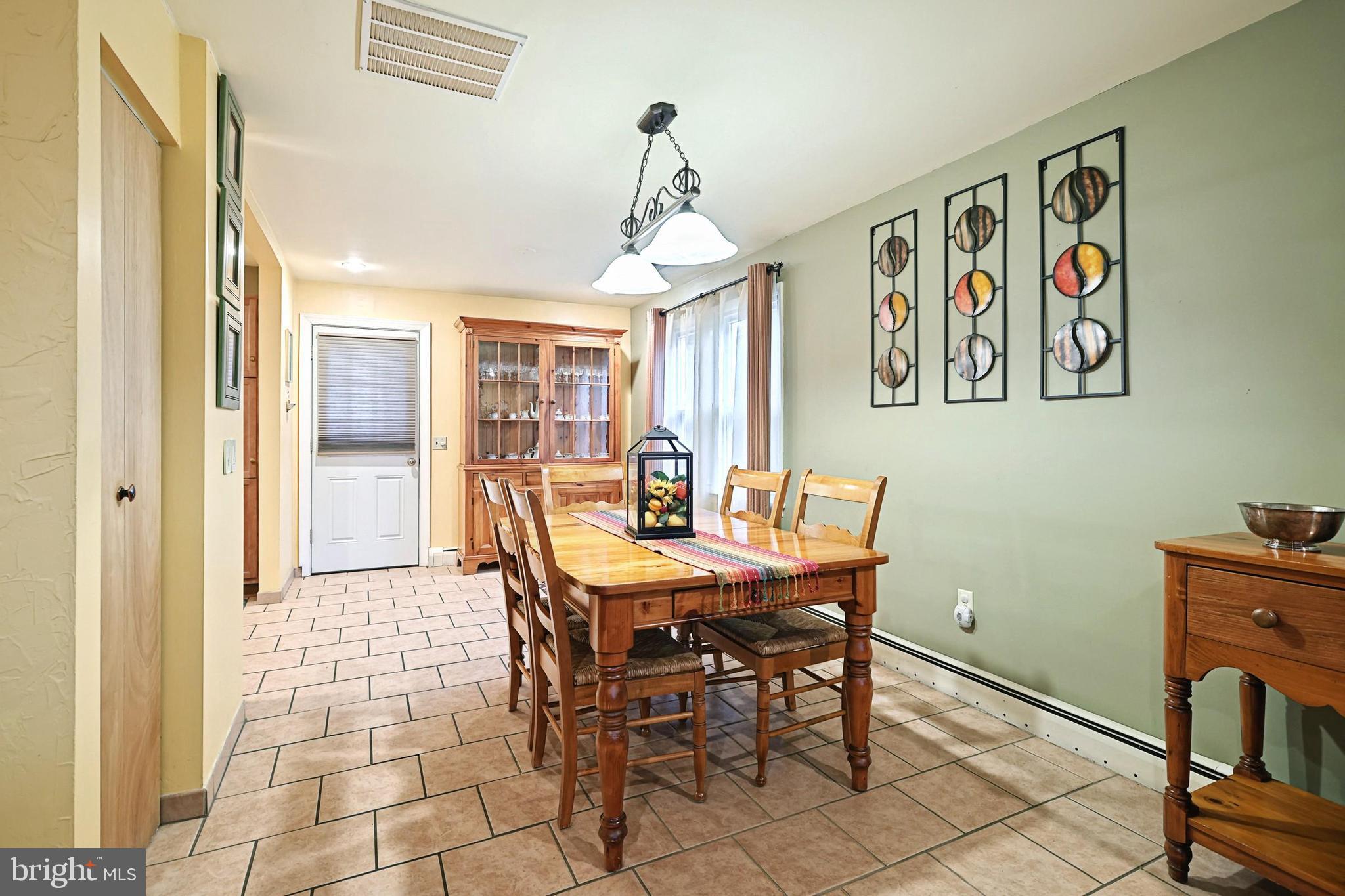 3370 Edenbridge Road York, PA 17402 - Photo 8 of 29 Gallery Image 8