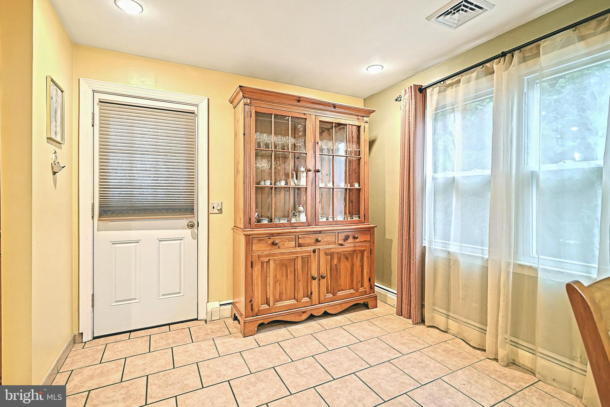 3370 Edenbridge Road York, PA 17402 - Photo 10 of 29 Gallery Image 10