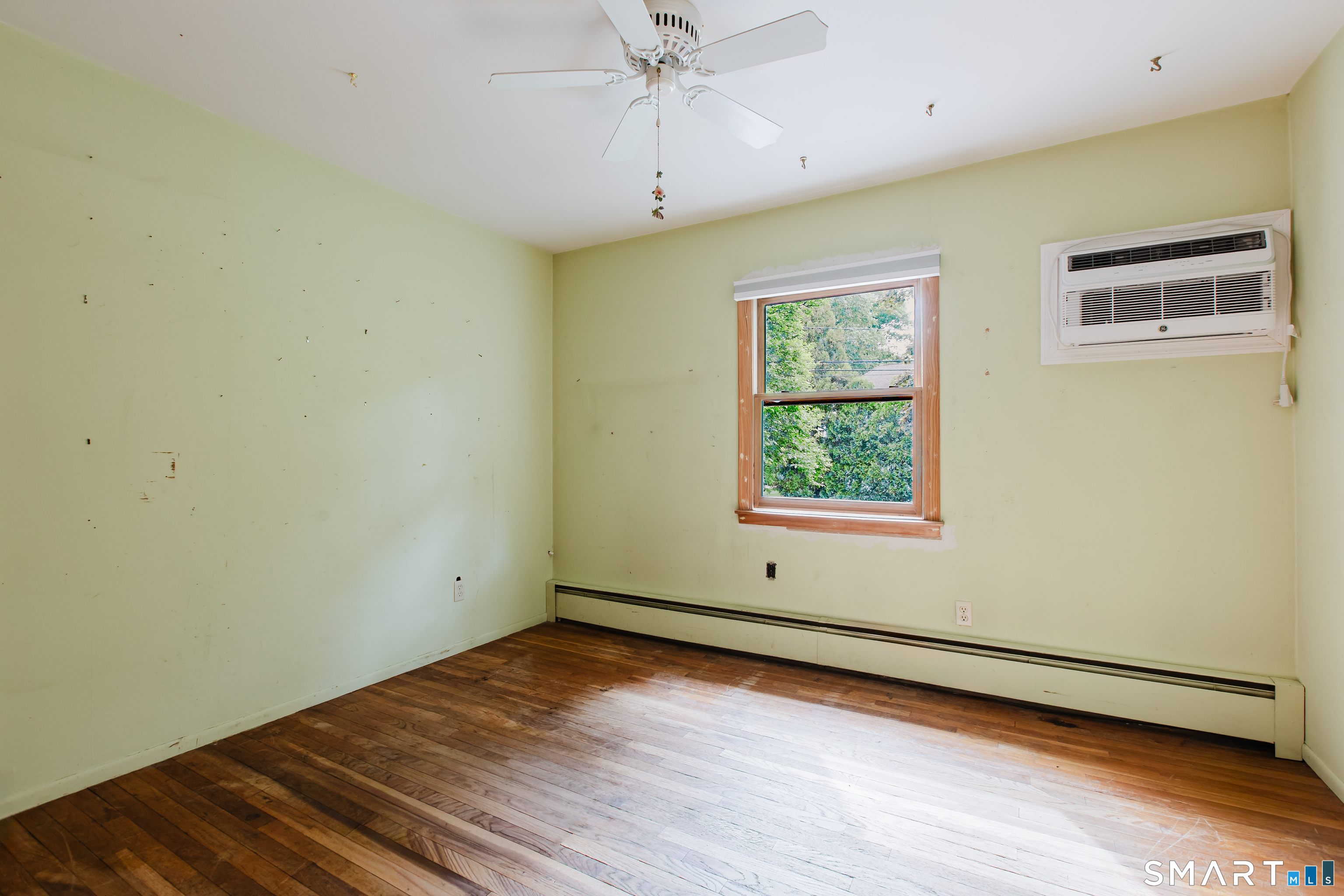 75 Westwood Road Stamford, CT 06902 - Photo 21 of 40 Bedroom #4 has new AC, hardwood floors & ceiling fan
