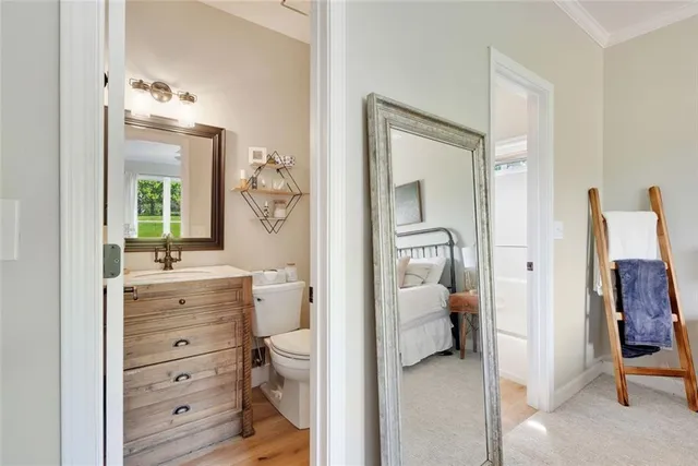 a en suite bathroom with a double vanity sink and a mirror