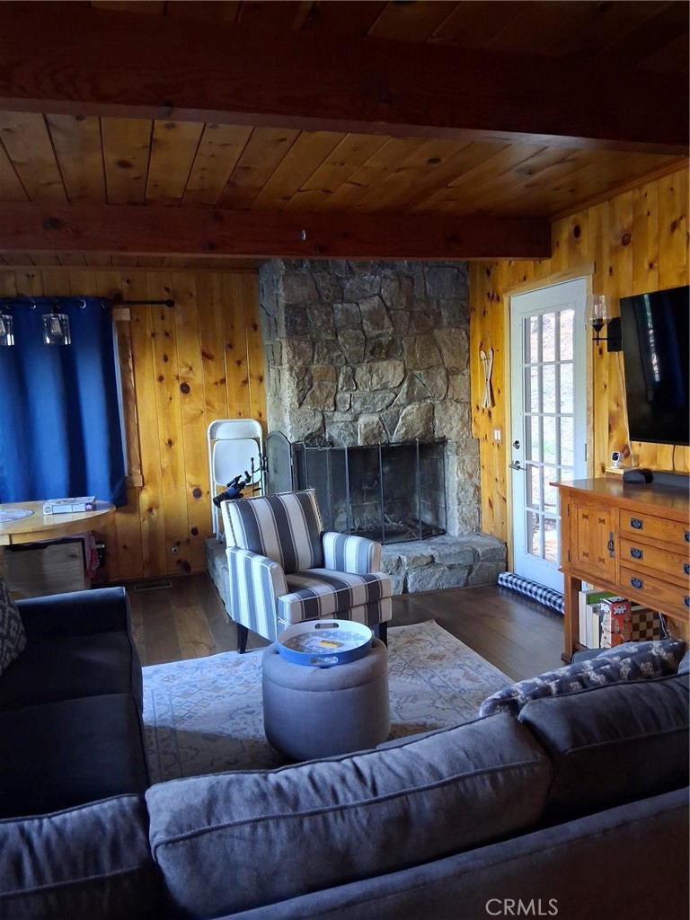 210 Wylerhorn Drive Crestline, CA 92325 - Photo 25 of 30 Living room