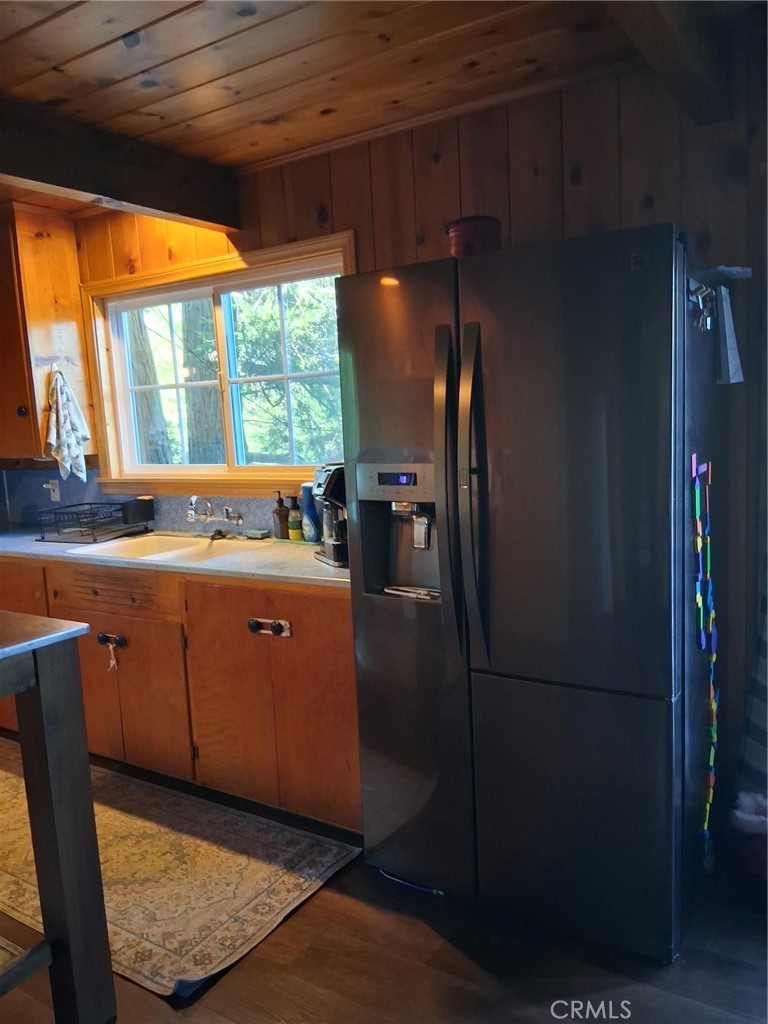 210 Wylerhorn Drive Crestline, CA 92325 - Photo 26 of 30 Kitchen