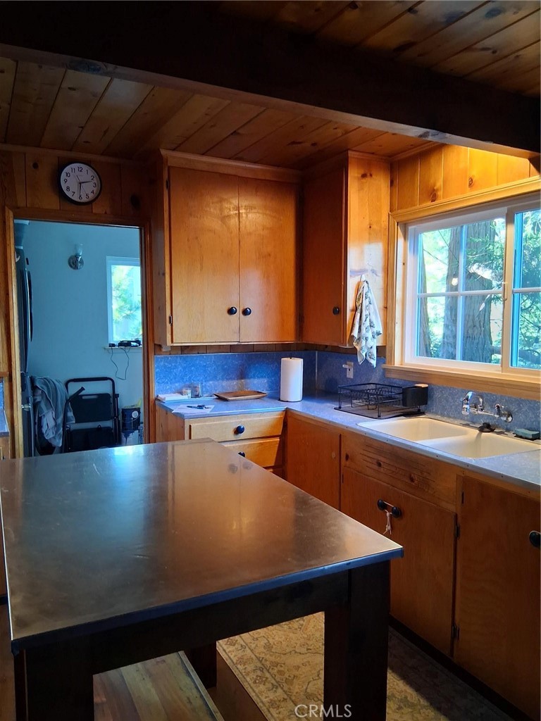 210 Wylerhorn Drive Crestline, CA 92325 - Photo 27 of 30 Kitchen