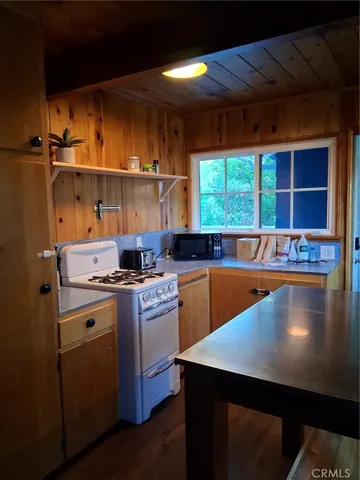 $2,800 | 210 Wylerhorn Drive, Crestline, CA 92325