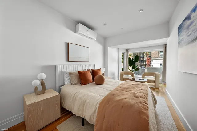 $1,895,000 | 256 West 88th Street, Unit PARLOR | Upper West Side