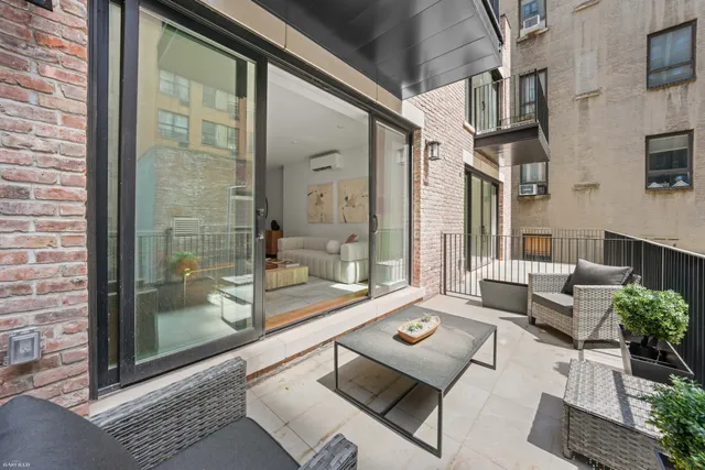 $1,895,000 | 256 West 88th Street, Unit PARLOR | Upper West Side