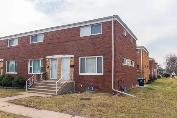 $199,900 | 1203 South 17th Avenue, Unit A, Maywood, IL 60153