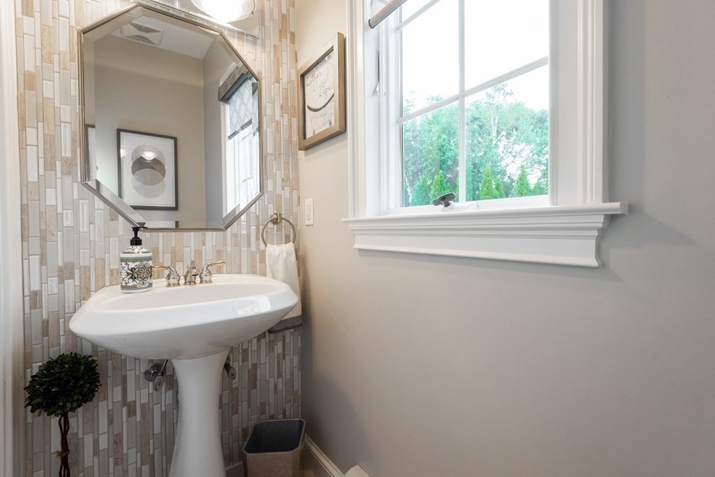 93 Juniper Drive Saugus, MA 01906 - Photo 16 of 42