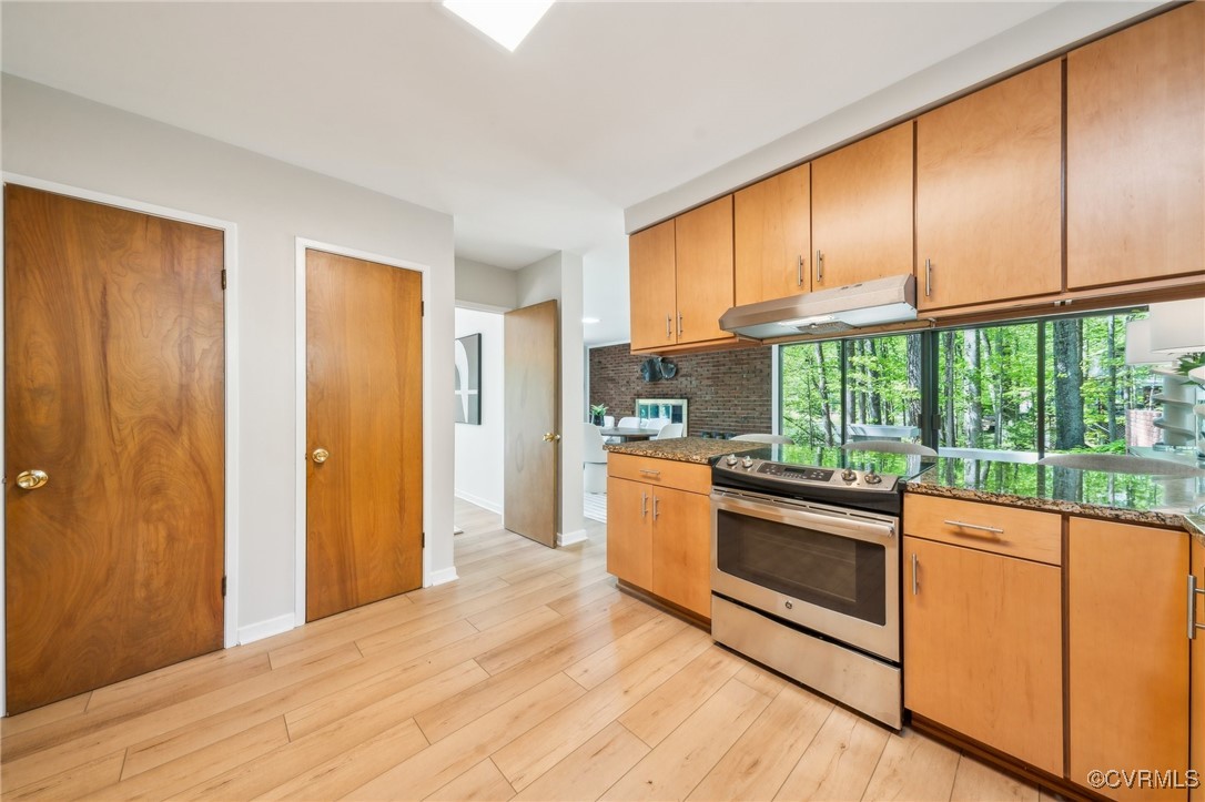 4460 Cheyenne Road Richmond, VA 23235 - Photo 27 of 47 Kitchen featuring tasteful backsplash, stainless s