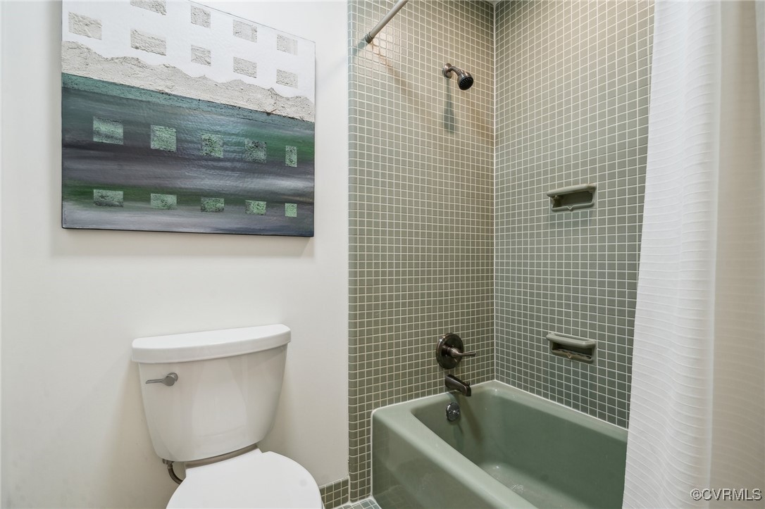 4460 Cheyenne Road Richmond, VA 23235 - Photo 31 of 47 Bathroom with toilet and shower / bath combination