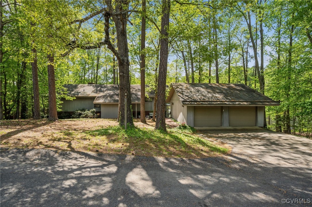4460 Cheyenne Road Richmond, VA 23235 - Photo 8 of 47 View of front facade with a detached garage