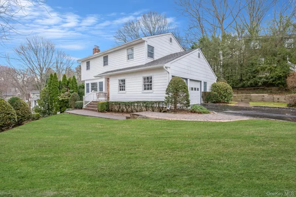 $849,999 | 7 Spruce Court, Huntington, NY 11743