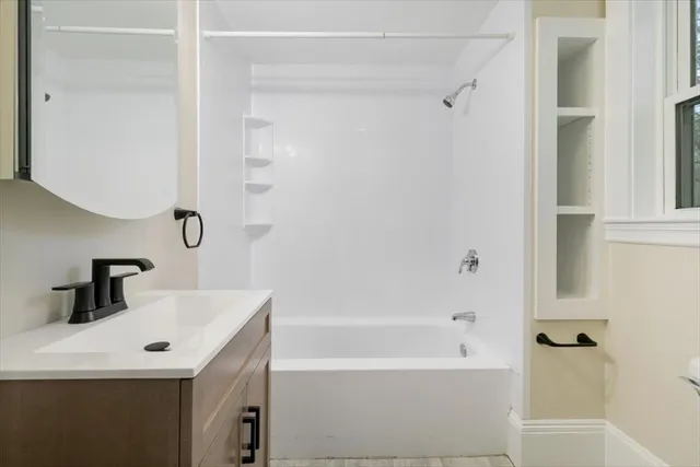 $2,300 | 1160 Boston Road, Unit 1, Haverhill, MA 01835