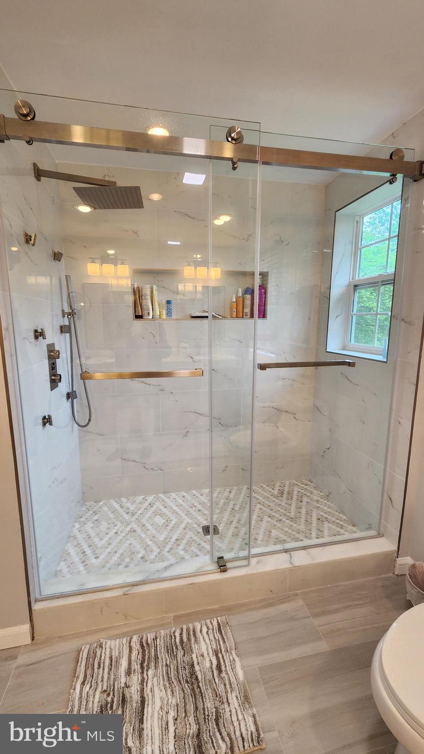 14004 Beechvue Lane Silver Spring, MD 20906 - Photo 21 of 57 Roller door & stylish porcelain features