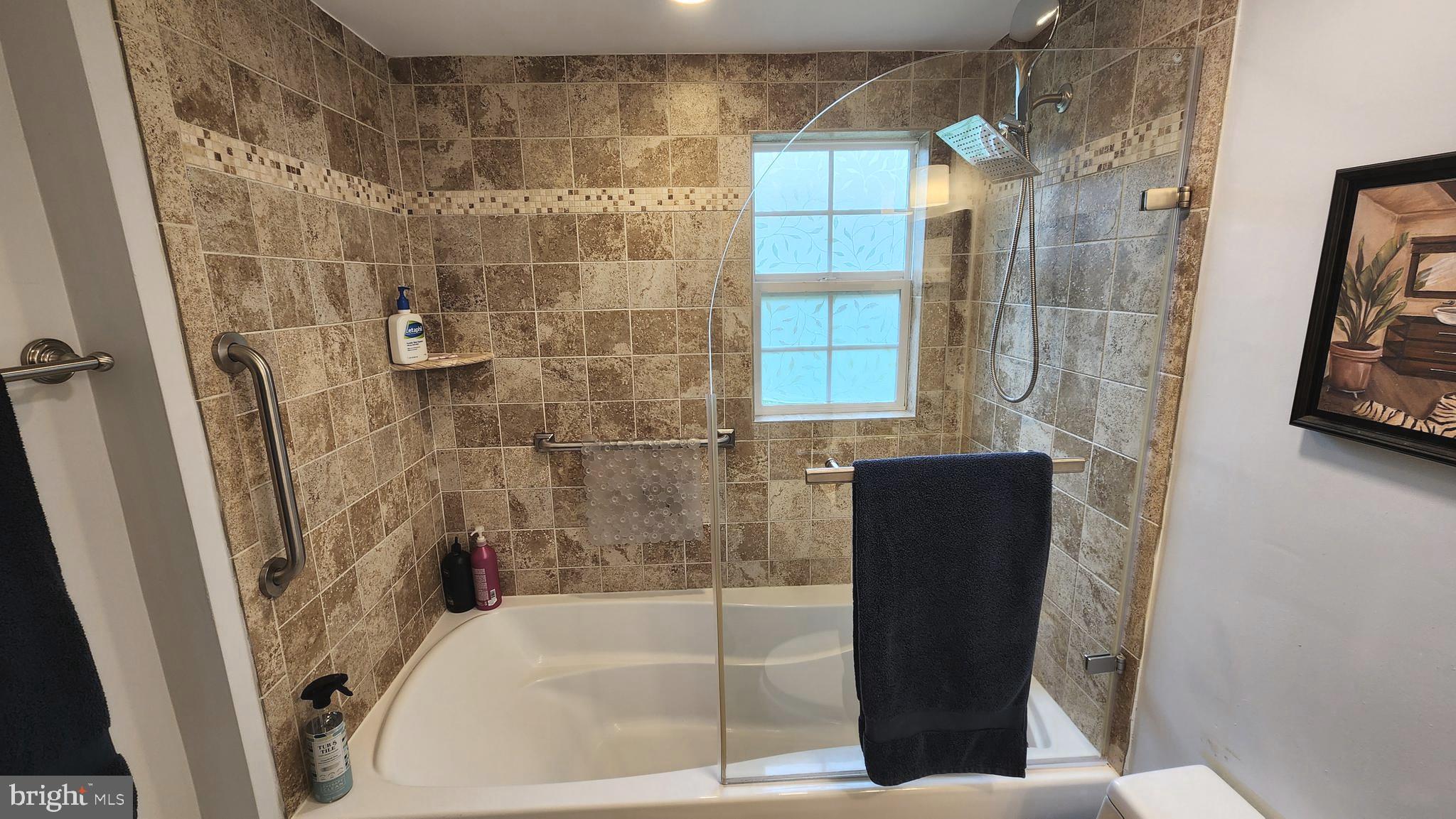 14004 Beechvue Lane Silver Spring, MD 20906 - Photo 27 of 57 Deep soaking tub