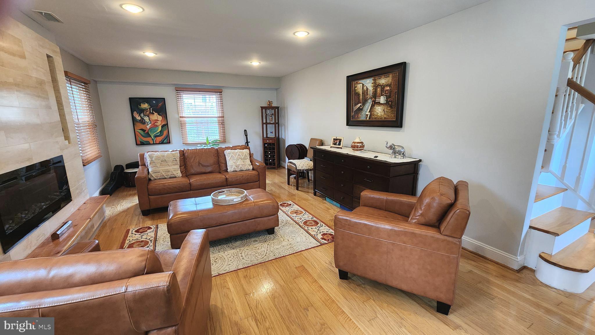 14004 Beechvue Lane Silver Spring, MD 20906 - Photo 38 of 57 Conversation & relax