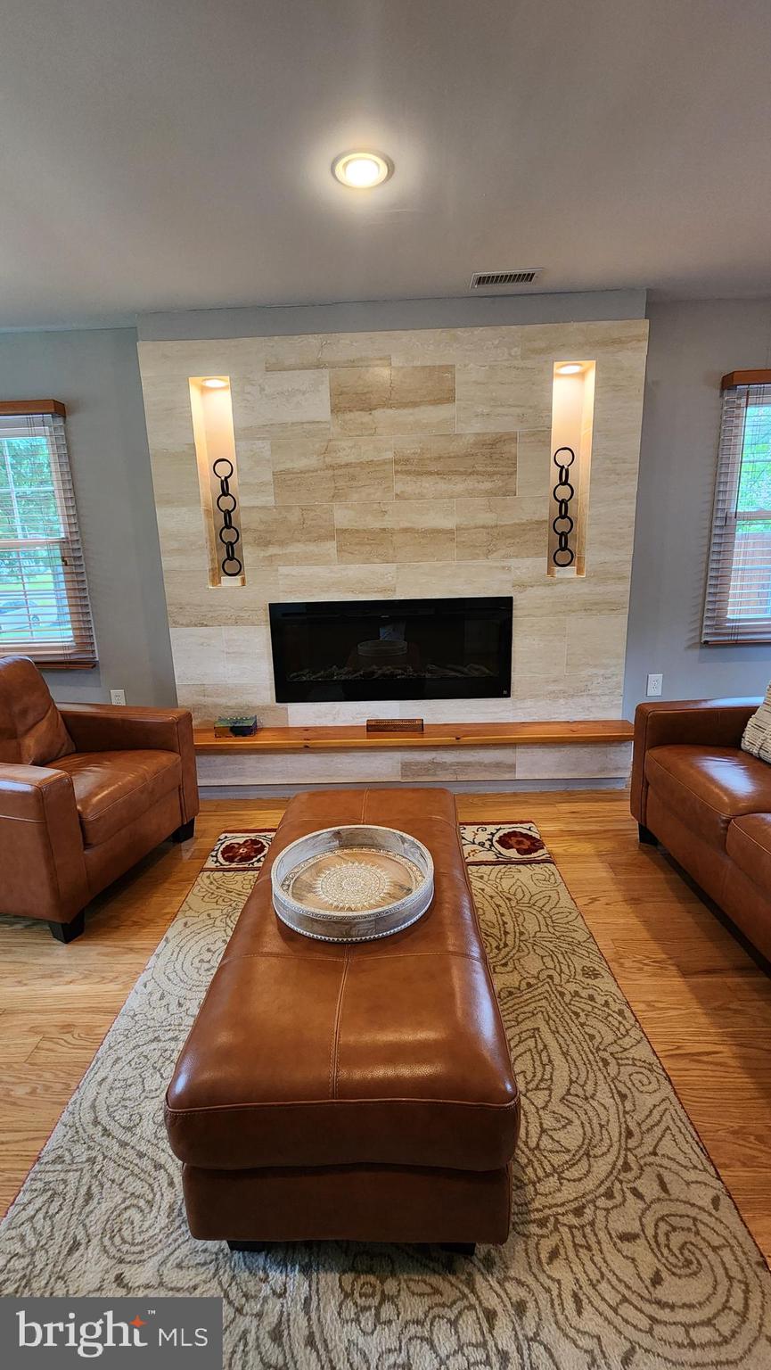 14004 Beechvue Lane Silver Spring, MD 20906 - Photo 40 of 57 Set the mood living room