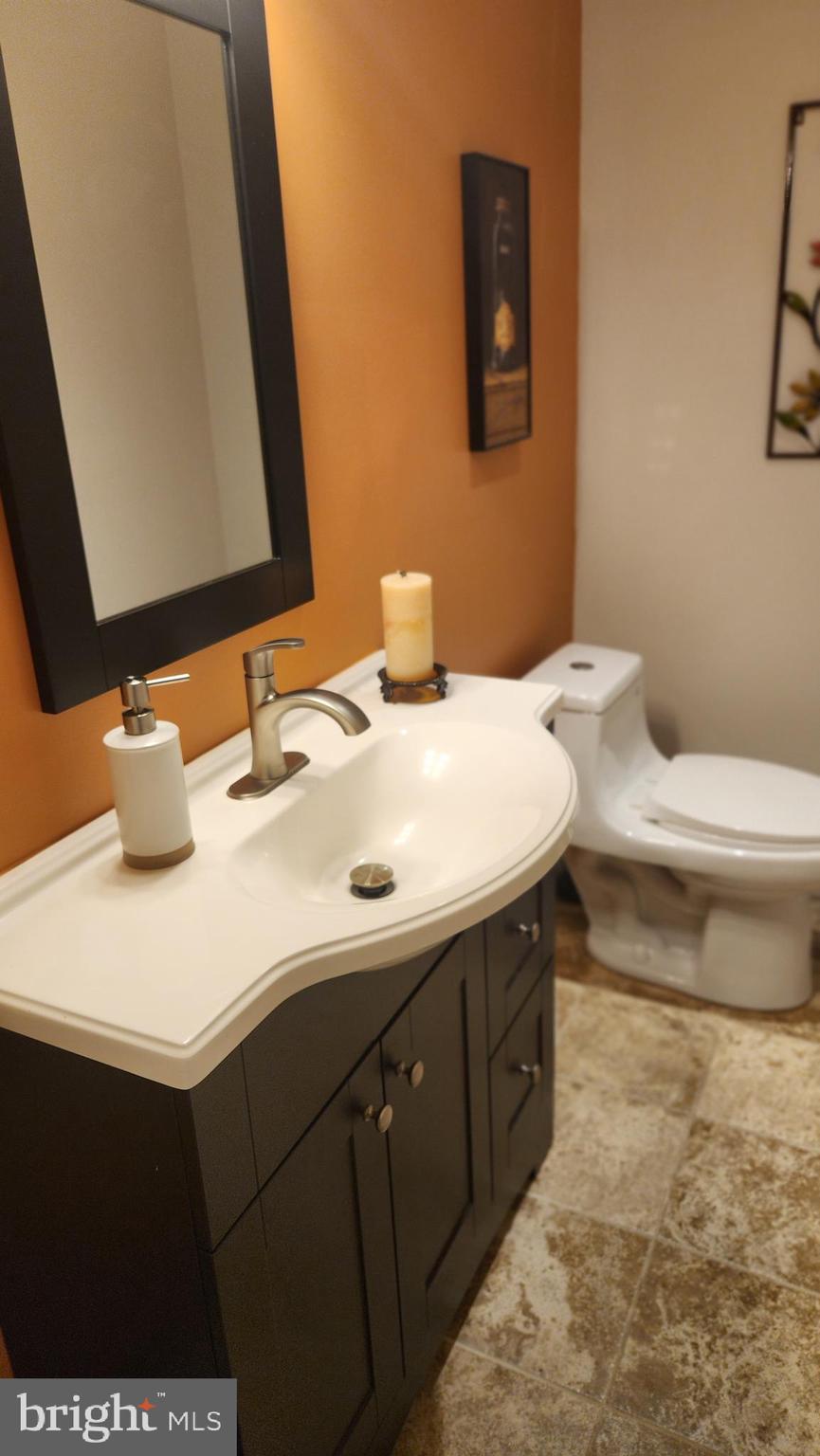 14004 Beechvue Lane Silver Spring, MD 20906 - Photo 8 of 57 Main level half bath