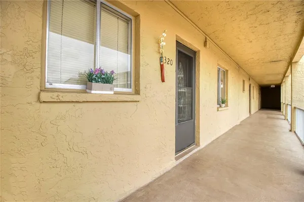 $1,350 | 3658 Lake Bayshore Drive, Unit 320, Bradenton, FL 34205