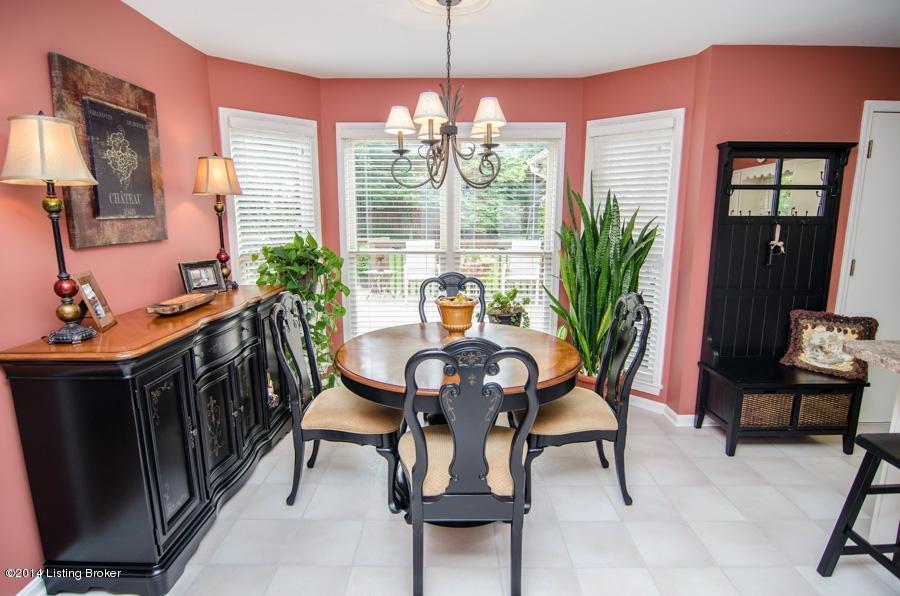 804 Foxgate Road Louisville, KY 40223 - Photo 15 of 38 Foxgate-kitchen dining area