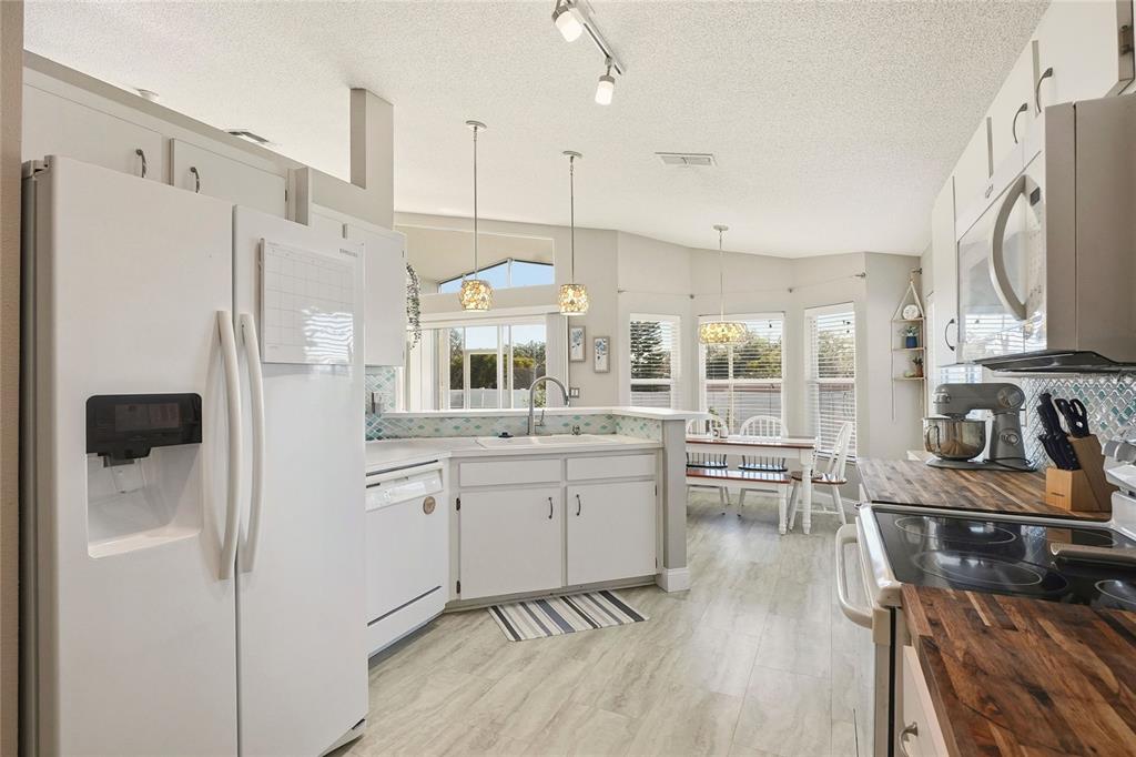 412 Emerald Cove Loop Lakeland, FL 33813 - Photo 11 of 48