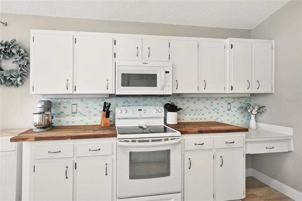 412 Emerald Cove Loop Lakeland, FL 33813 - Photo 8 of 48