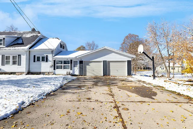 $229,900 | 735 East Marshall Street, Hastings, MI 49058